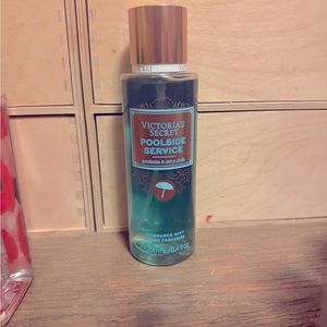 3/$25 🌸 Victoria’s Secret pool side service